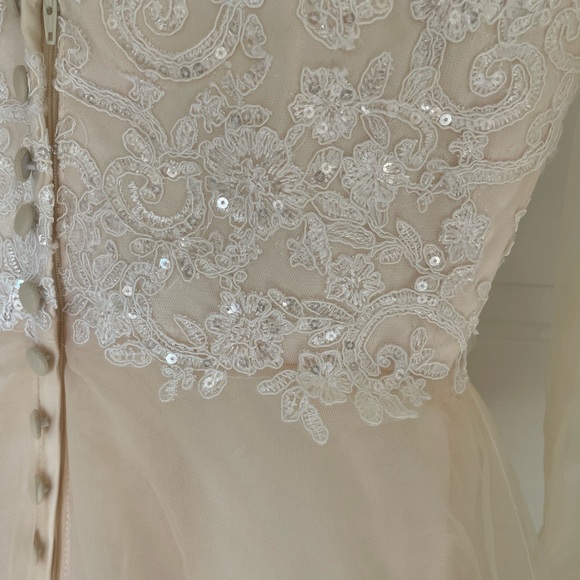 Champagne lace wedding gown - Picture 13 of 14